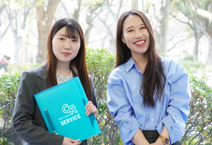 親しみやすい雰囲気の女性スタッフの写真