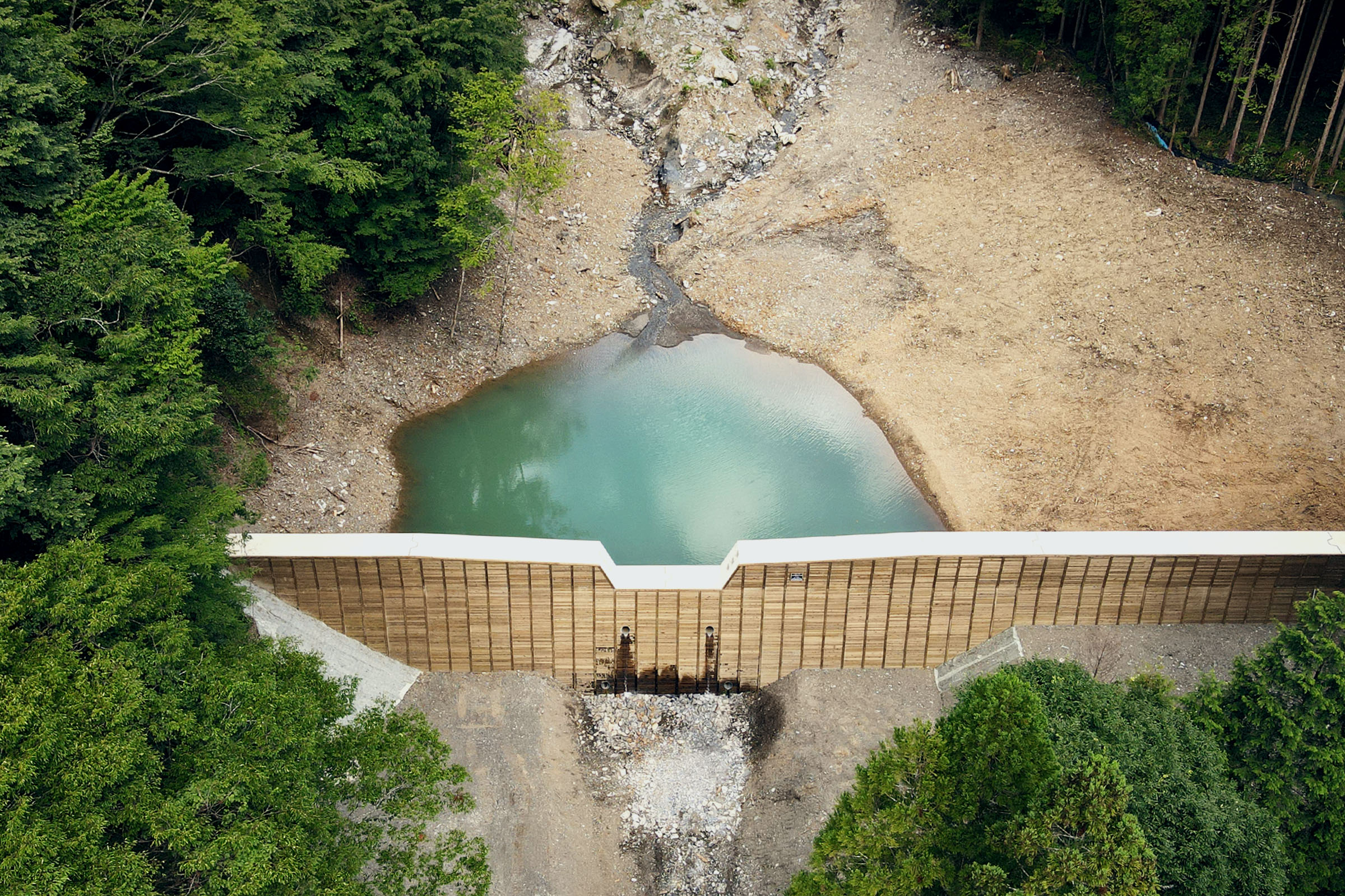 木製ダムの写真