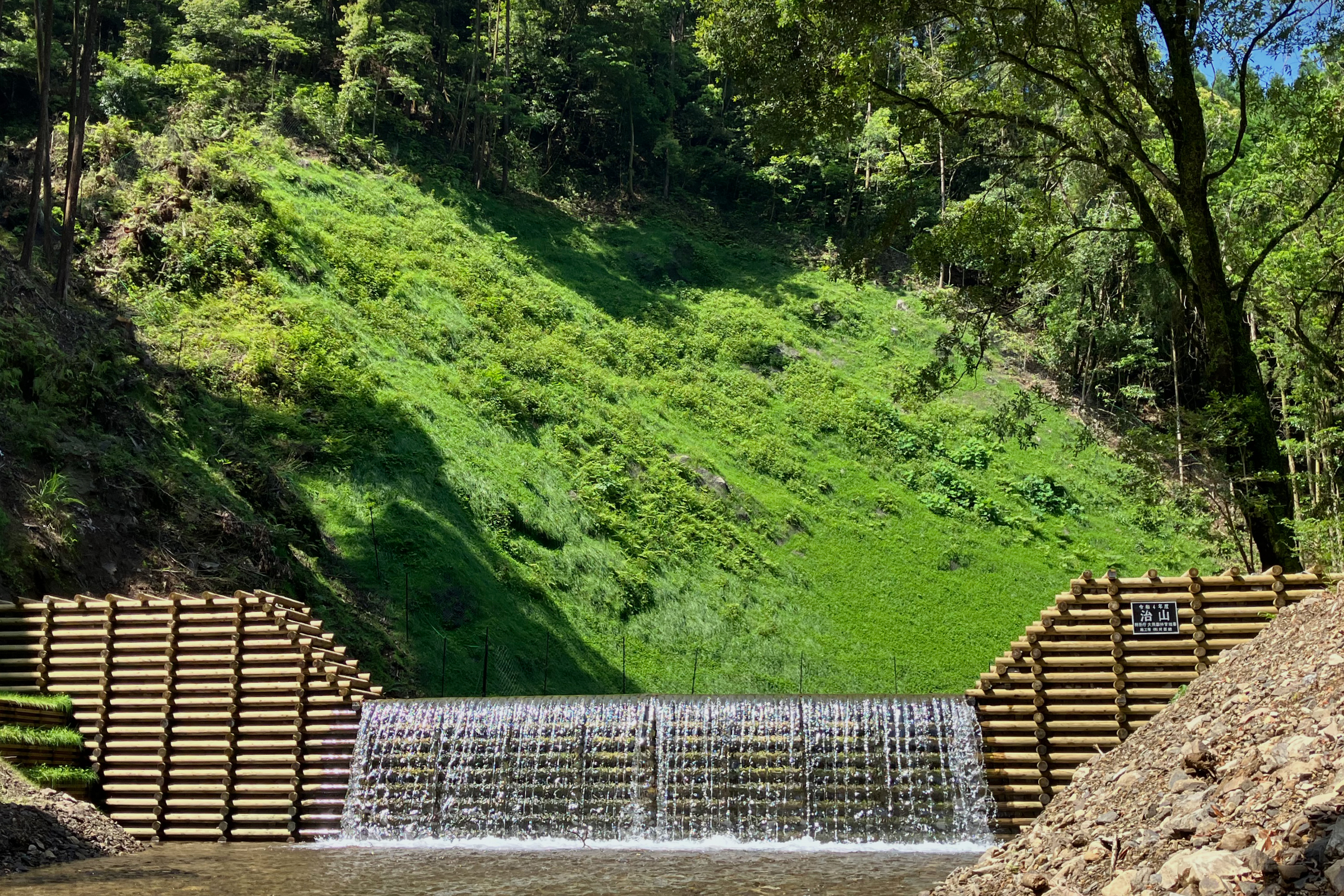 木製ダムの写真